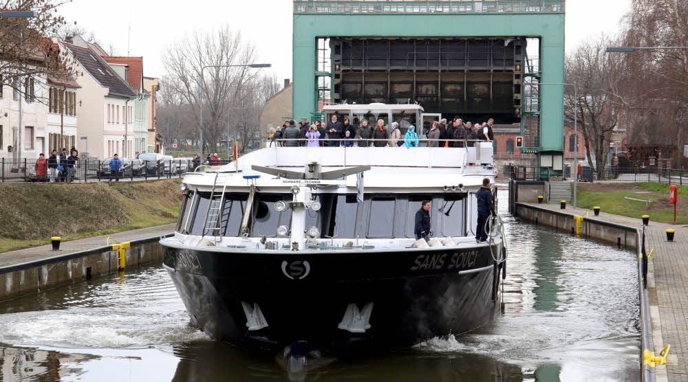 Die Berücksichtigung des Elbe-Saale-Kanals im Bundesverkehrswegeplan ist für die Fahrgastschifffahrt eine gute Nachricht, stellt sie doch die Unterhaltung der Saale und ihrer Schleusen mindestens bis zum Jahr 2030 sicher. Größere Güterschiffe werden den Fluss aber weiterhin im Mündungsbereich kaum passieren können.