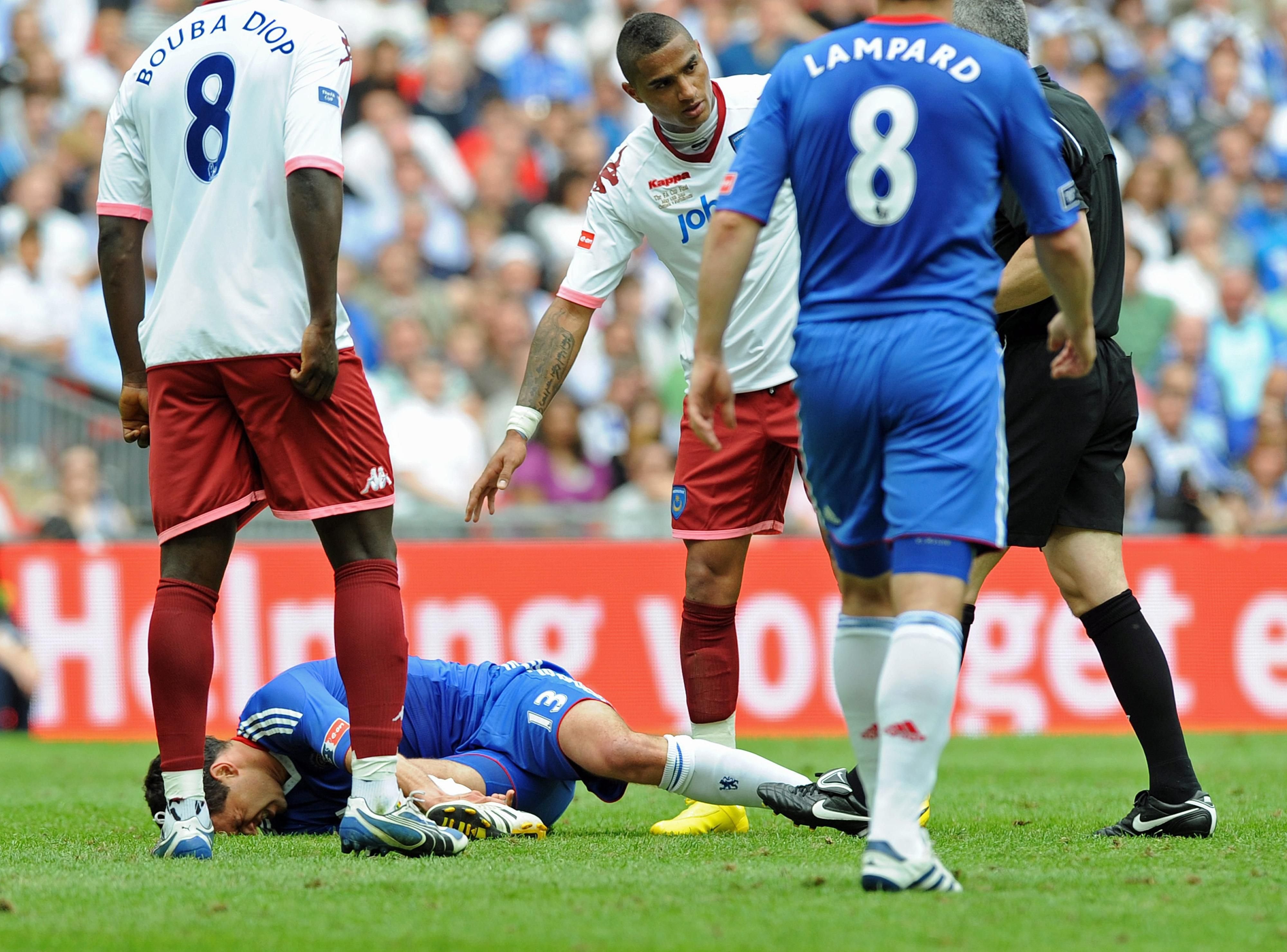 Folgenschweres Foul im FA-Cup-Finale: Nach dem Einsteigen von Kevin-Prince Boateng war für Michael Ballack die WM 2010 gelaufen.