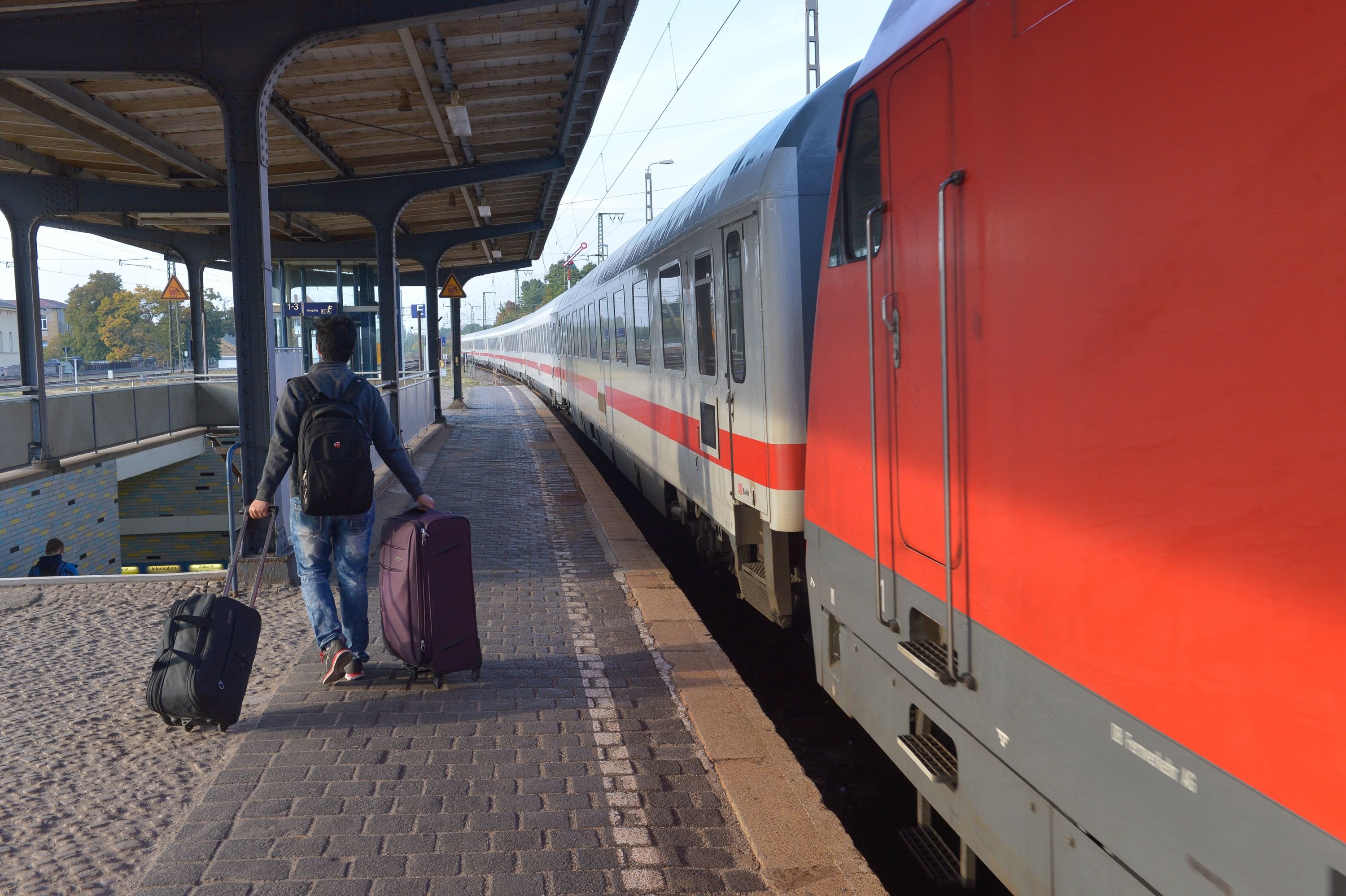 Ein Intercity macht Halt in Köthen. Seit dem Fahrplanwechsel bei der Deutschen Bahn im Dezember 2015 halten hier weniger IC.