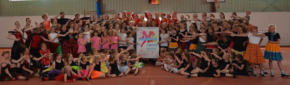 Die Tänzer aus Eisleben und Halle bereiten sich gemeinsam auf das Tanzprojekt vor.