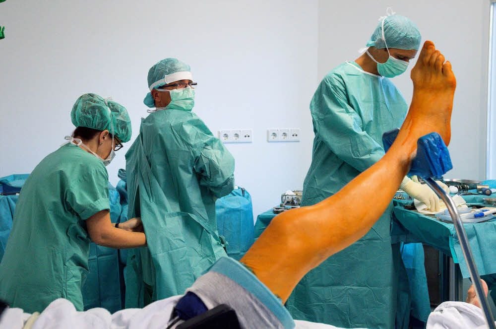 Als einzige Klinik in Mitteldeutschland operiert das Basedow-Klinikum in Merseburg mit einem Verfahren, das eine schneller Genesung ermöglicht.
