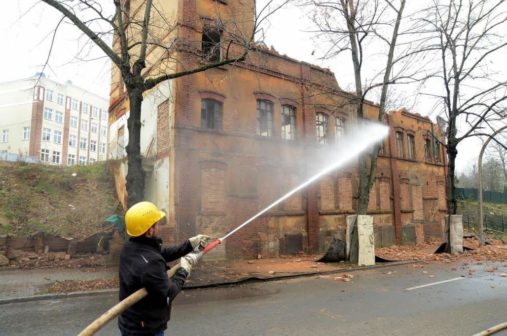 Im März wurde das verfallene Fabrikgebäude abgerissen.