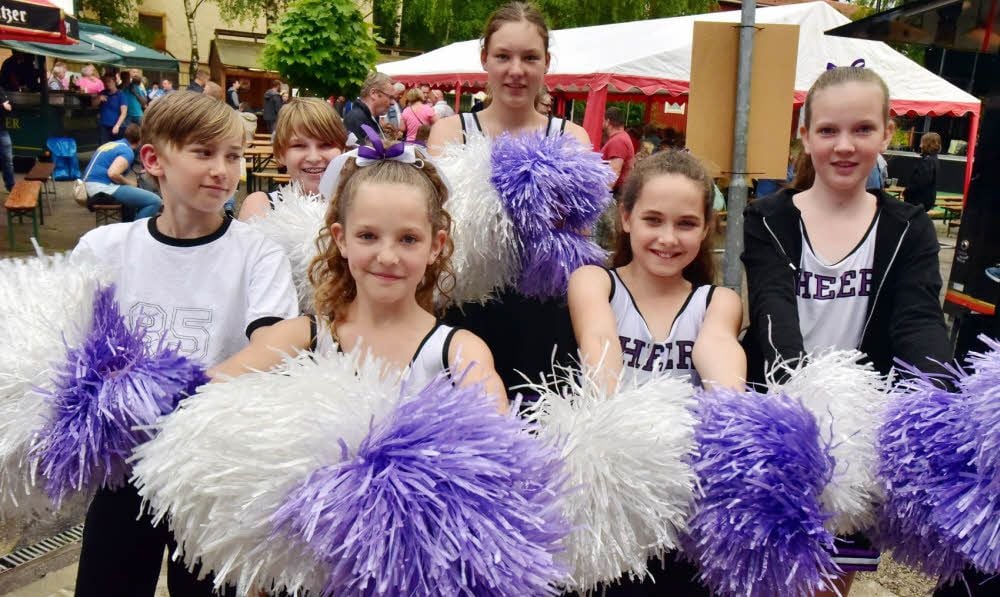 Lützen hat auch seine Cheerdancer, die Teenie-Gruppe des 1. LCK. Zum Sommerkarneval trugen sie zu bester Stimmung bei.