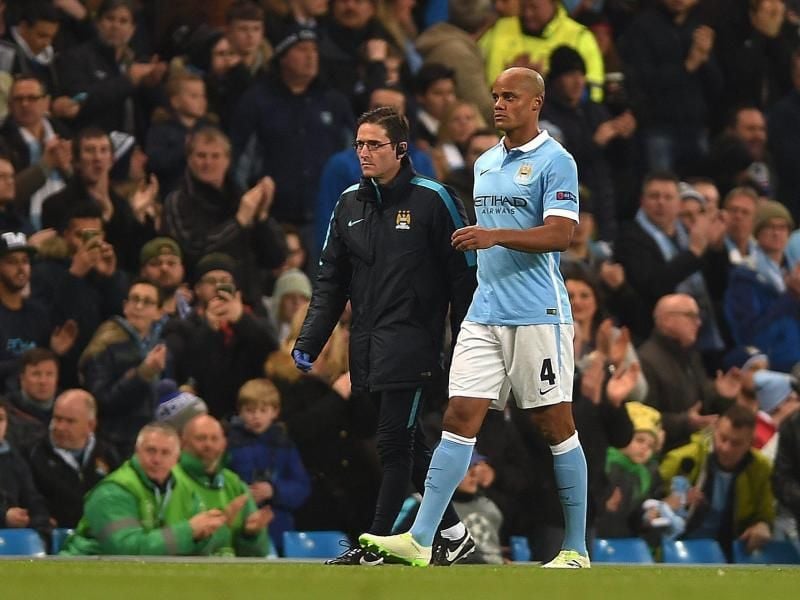 ManCitys Vincent Kompany musste bereits nach sieben Minuten verletzt ausgewechselt werden. Foto: Peter Powell