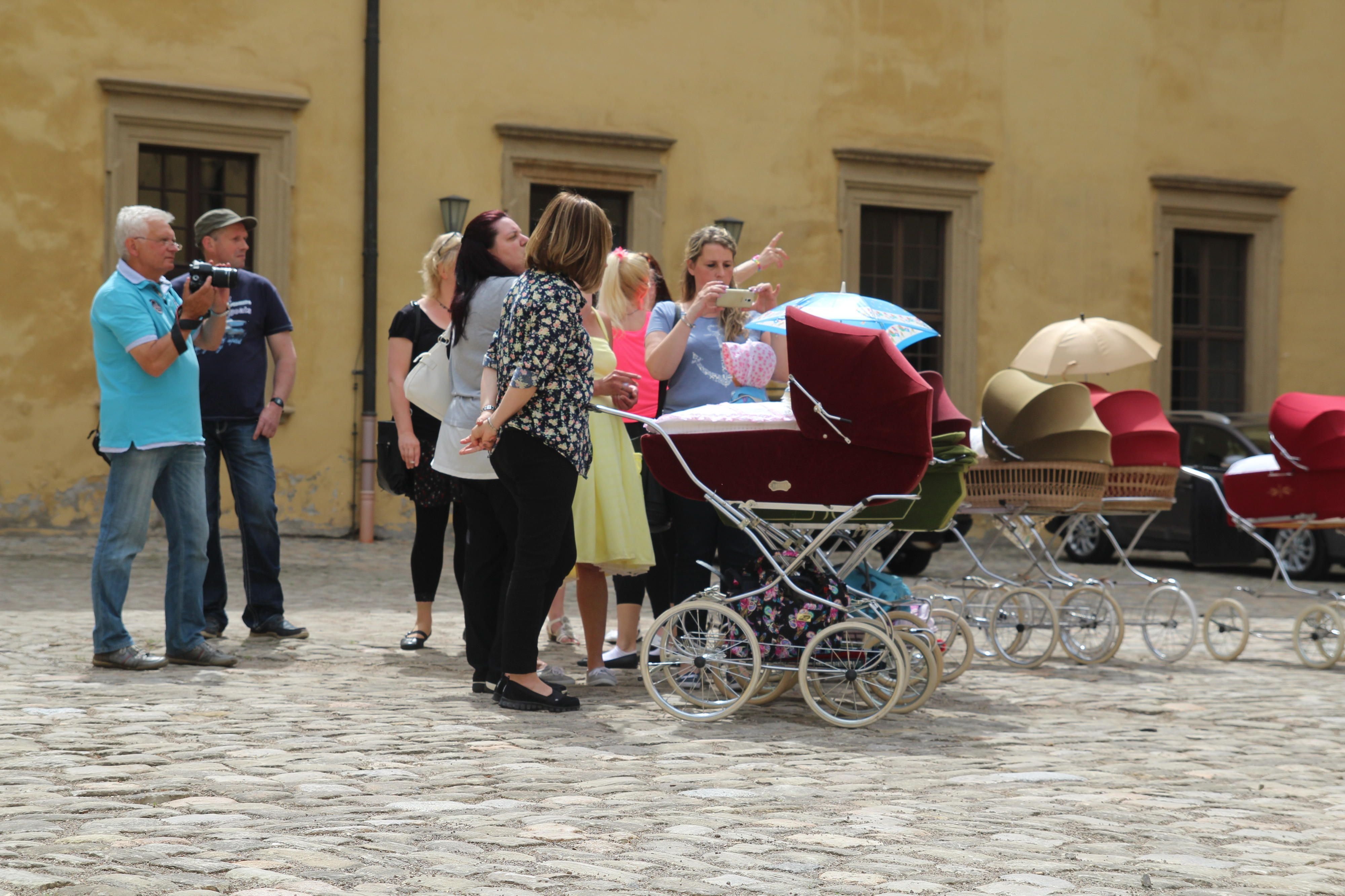 Nostalgie auf den Straßen: In Zeitz traf sich der Fanclub der Zekiwa-Kinderwagen.
