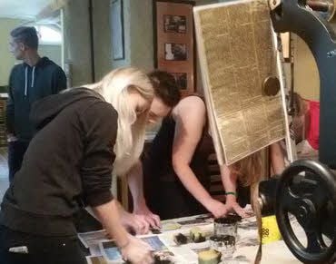 Schüler durften in der Historischen Druckerei arbeiten.