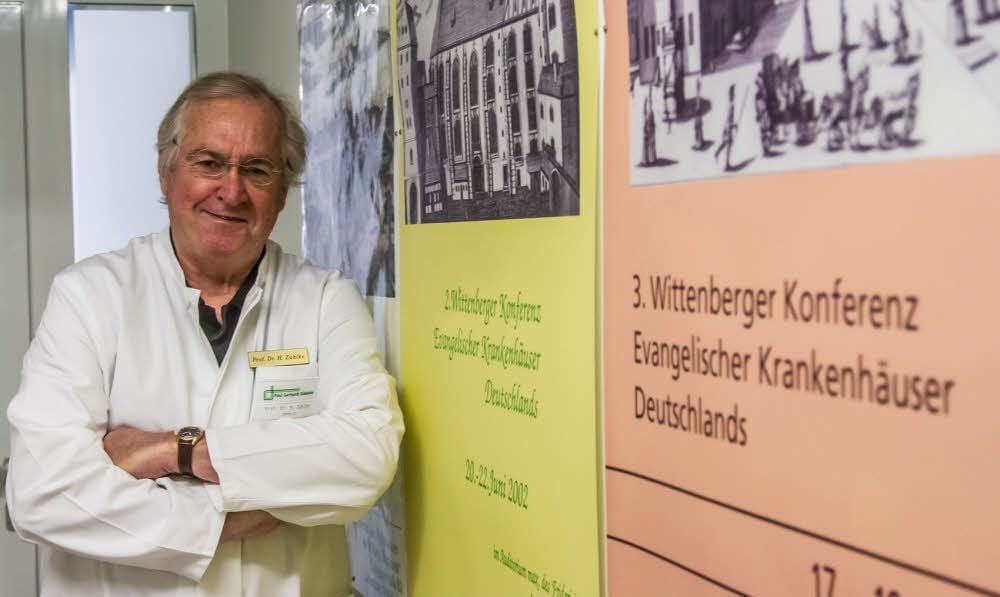 22 Jahre war Helmut Zühlke Chef der Chirurgischen Klinik am Paul Gerhardt Stift. Jetzt geht der gebürtige Borkumer in den Ruhestand.