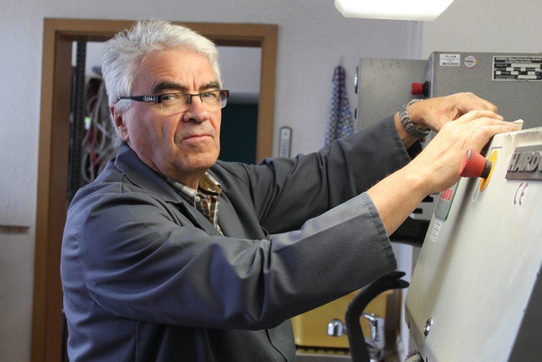 Der Seniorchef Hartmut Junkel hat zwar die Geschäfte an seine Kinder übergeben, ist aber immer noch imUnternehmen aktiv.