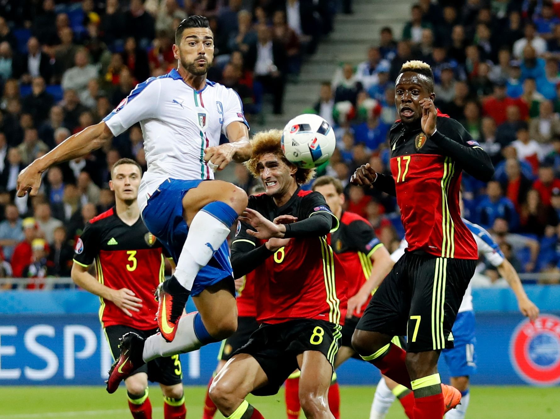 Italiens Graziano Pelle gegen die Belgier Fellaini (Mitte) und Origi (rechts).