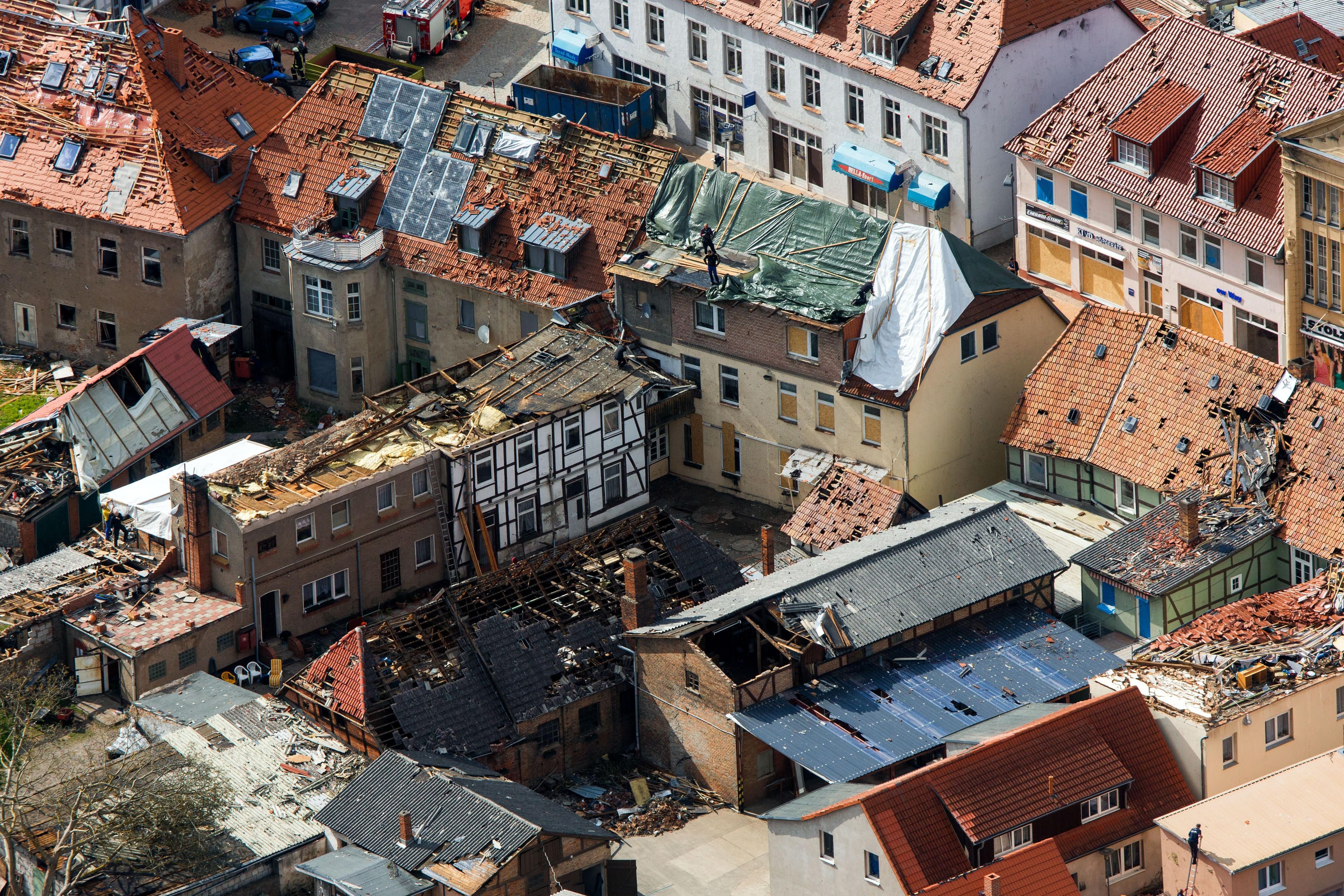 Verwüstung, wo das Auge hinblickt: Nur wenige Minuten dauerte der Wirbelsturm in Bützow am 5. Mai 2015. Doch die Schäden, die der Tornado in dem kleinen Ort hinterließ, waren enorm.