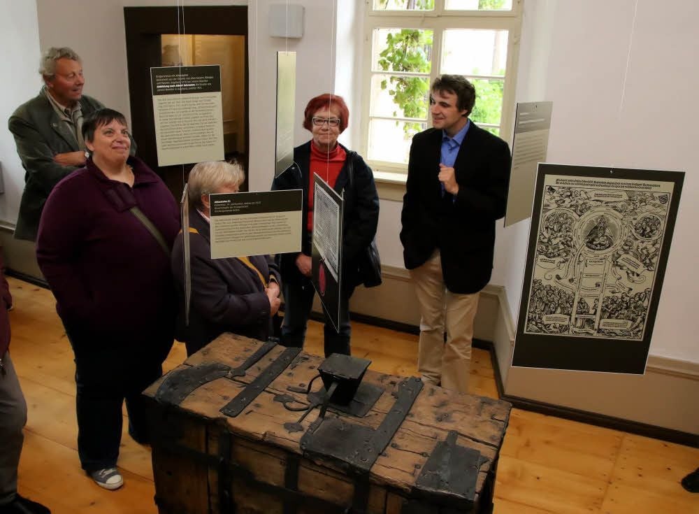 Den Besuch der Bundesfreiwilligen in der Allstedter Müntzer-Ausstellung hat die Fraueninitiative organisiert.