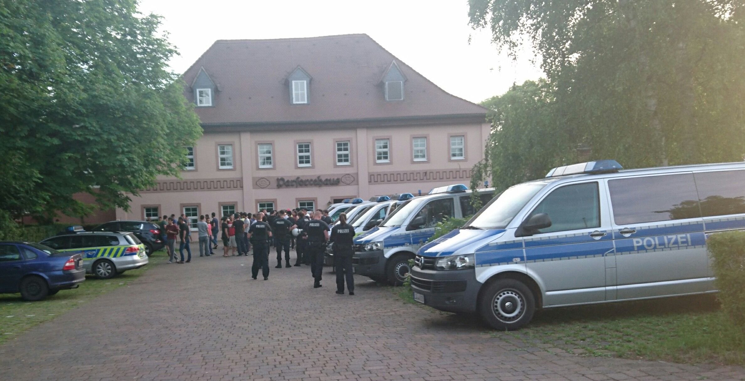 Die Polizei war am Dienstagabend zur Asylbewerberunterkunft in Bernburg gerufen worden.