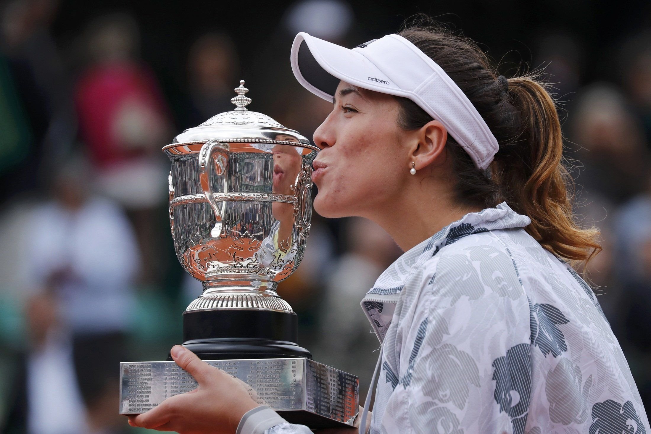 Garbine Muguruza mit dem Pokal.