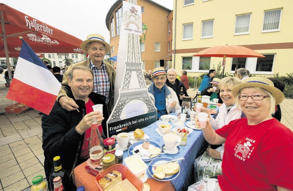 Auch der Verein zur Pflege internationaler Beziehungen nahm am Bürgerfrühstück teil und verwies auf nunmehr 18 Jahre Städtepartnerschaft zwischen der französischen Stadt Juvisy und Thale.