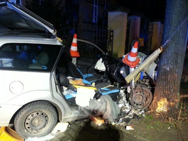 In Zeitz ist es am späten Dienstagabend zu einem schweren Unfall gekommen.