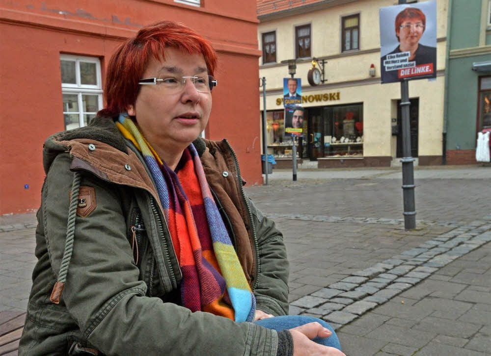 Elke Reinke auf dem Ascherslebener Holzmarkt: Hier demonstrierte sie auch gegen Hartz IV.