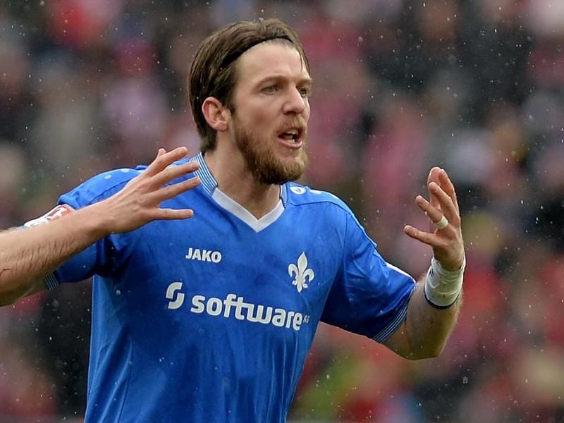 Peter Niemeyer hat sich gegen den FC Augsburg vermutlich eine Gehirnerschütterung zugezogen. Foto: Torsten Silz