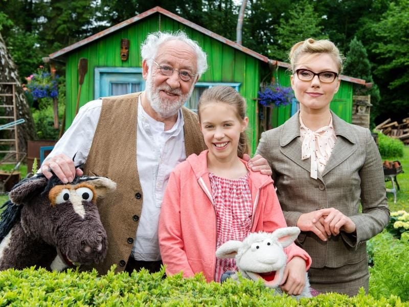 Dieter Hallervorden (l-r), Matilda Hemminger und Johanna Christine Gehlen. Foto: Daniel Bockwoldt