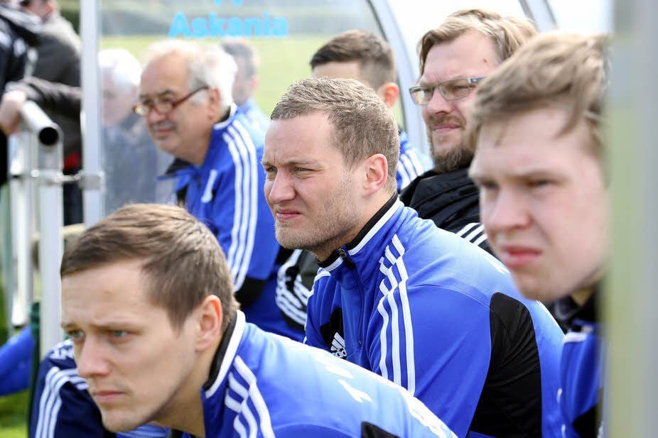 Künftig wird Michael Schmidt (Mitte) das Abschneiden des TV Askania Bernburg in der Oberliga ausschließlich als Zuschauer verfolgen.