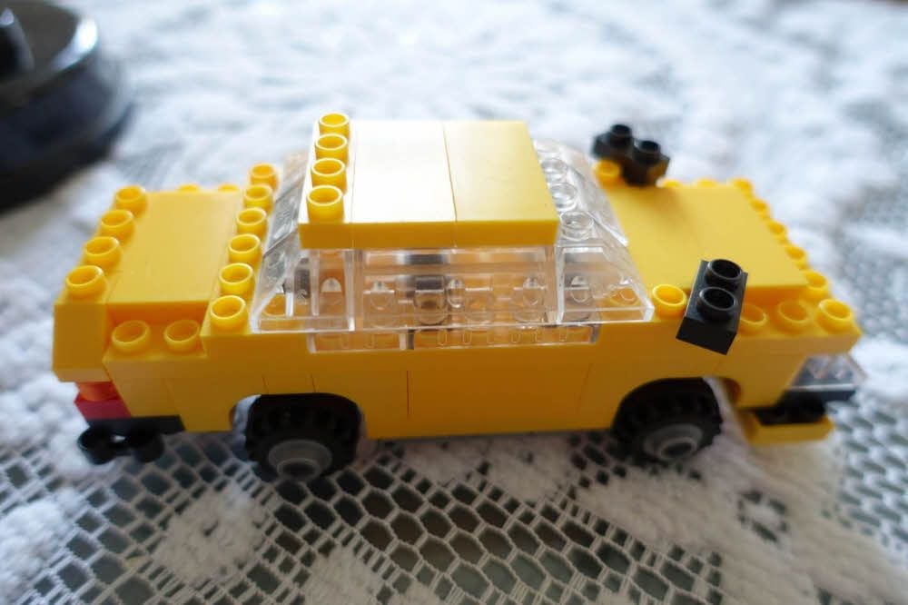 Hat wegen der Wende den Weg in die Geschäfte nicht erschafft, dieses gelbe Auto - ein Trabant, ein Wartburg?