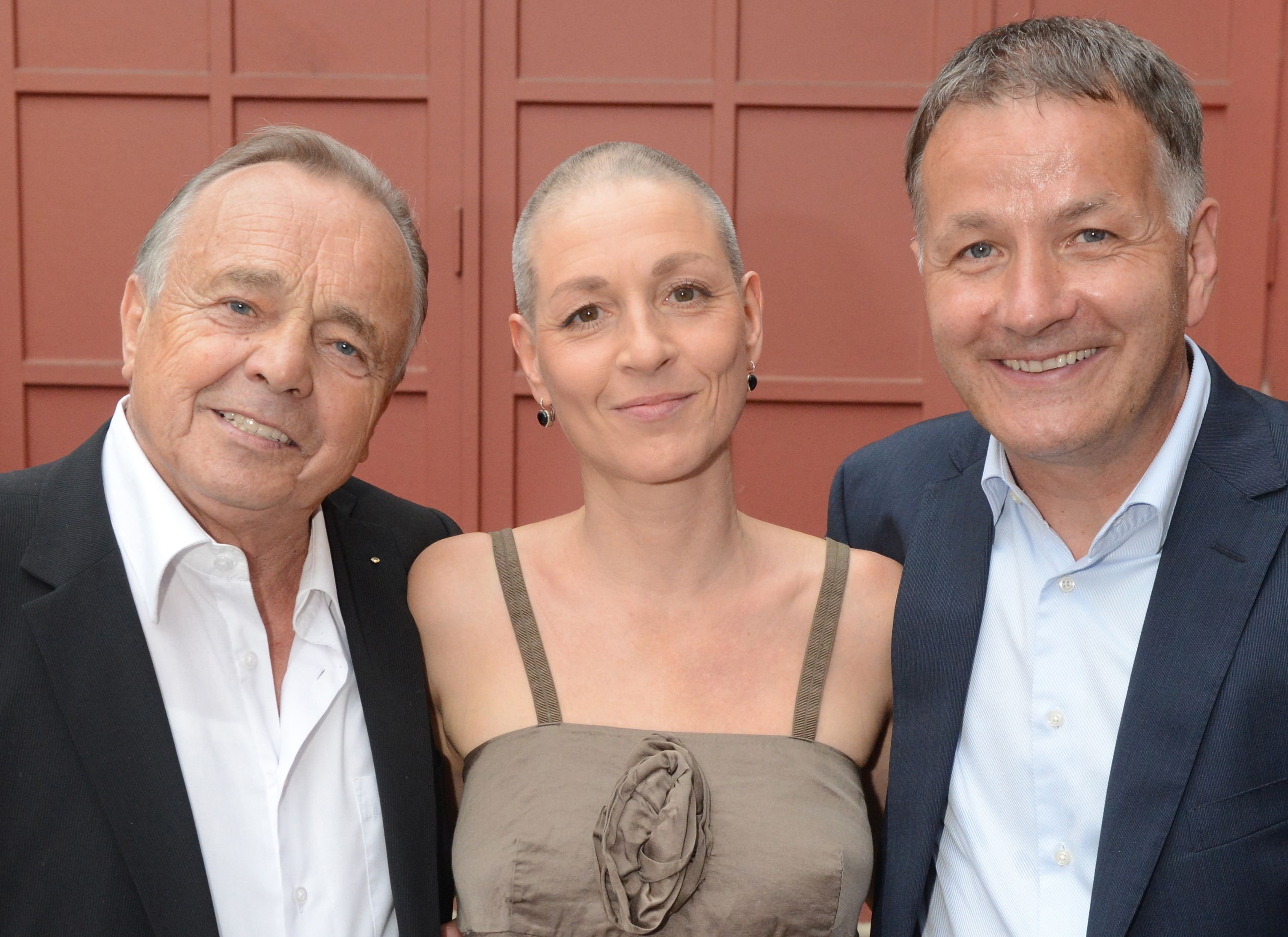 Die Schauspieler der Serie "In aller Freundschaft", Dieter Bellmann (l-r), Hendrikje Fitz und Thomas Rühmann. Hendrikje Fitz ist im Alter von 54 Jahren gestorben.
