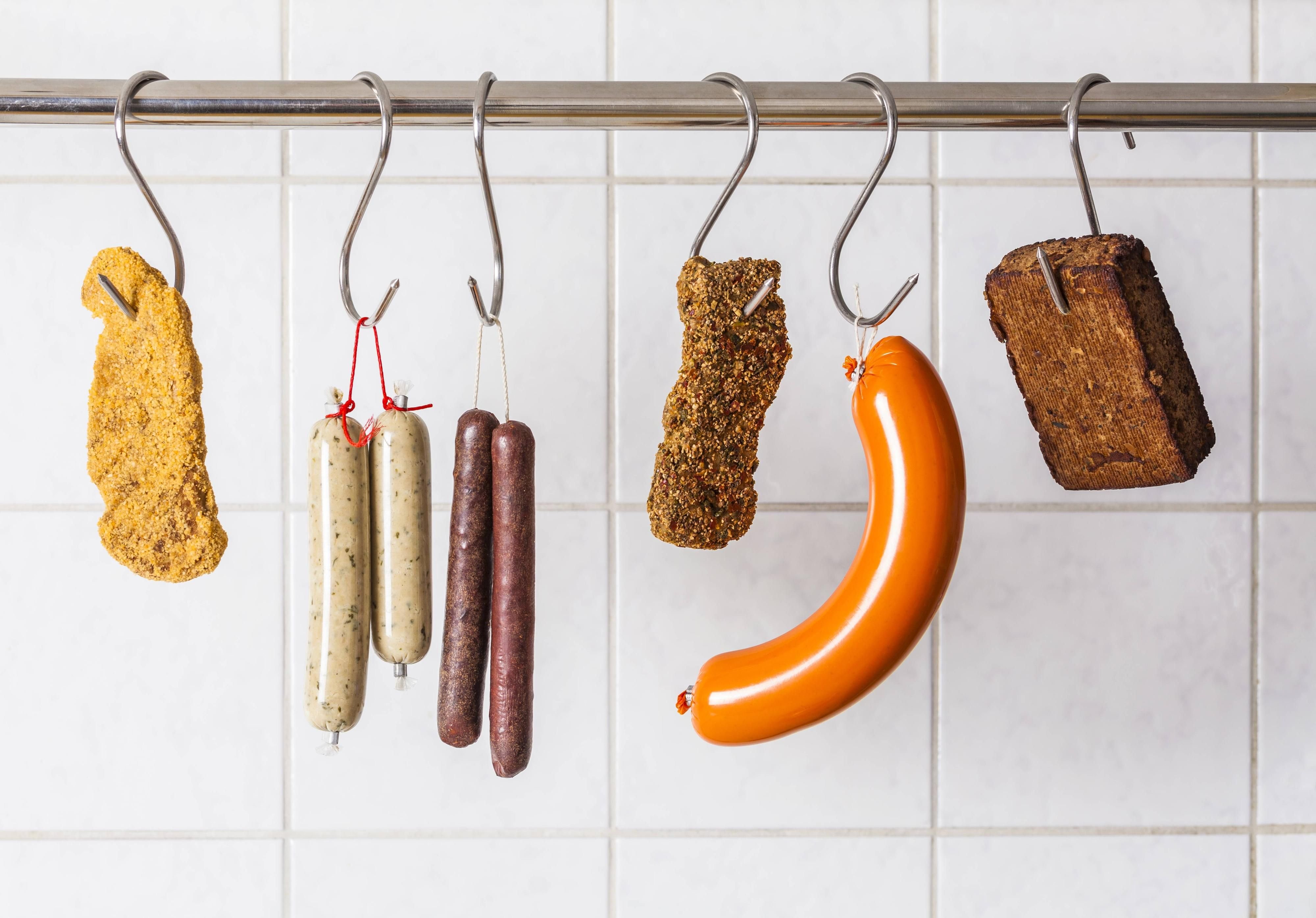 Ähnliche Optik, anderer Inhalt: Vegane und Vegetarische Fleischersatzprodukte gaukeln vor, was sie nicht sind.