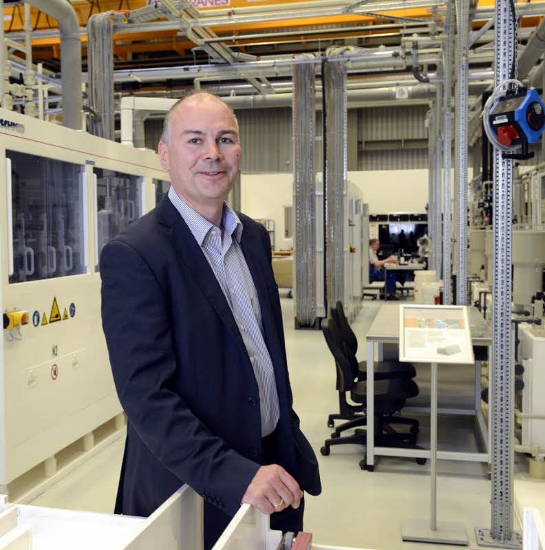 Jörg Bagdahn, zukünftiger Präsident der Hochschule Anhalt, an seiner gegenwärtigen Wirkungsstätte, dem Frauenhofer-Center für Silizium-Photovoltaik in Halle.