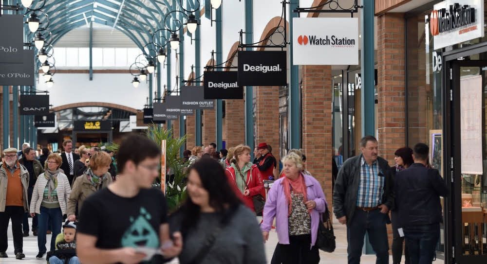 Das Factory-Outlet-Center in Brehna entpuppte sich bereits am Eröffnungstag als großer Kundenmagnet.