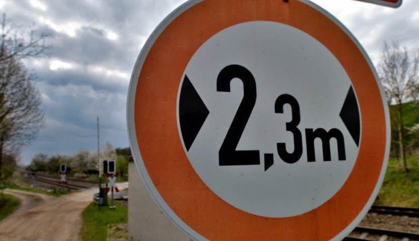 Auch über die Bahngleise zwischen Mehringen und Drohndorf können die Müllfahrzeuge bisher nicht zur Gipshütte gelangen.