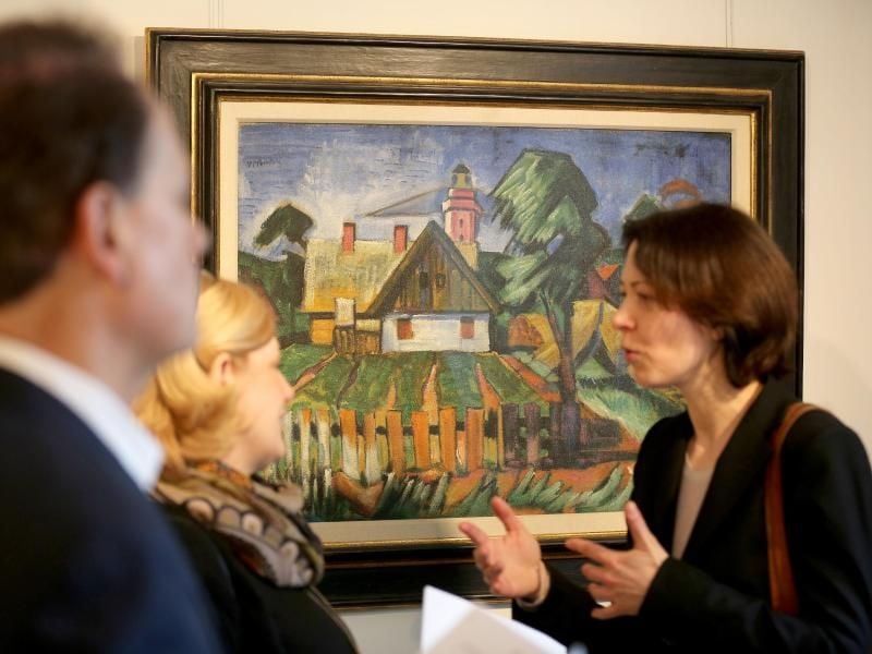 Das Gemälde "Dorflandschaft" von Max Pechstein bei Sotheby's in Köln. Foto: Oliver Berg