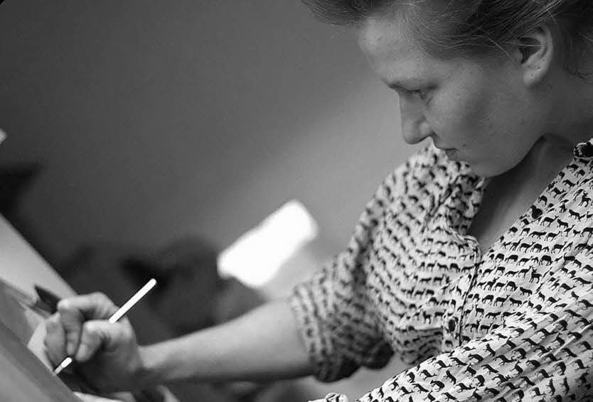 Juliane Noack wurde 1984 in Halle geboren und wuchs im Burgenlandkreis auf. Sie studierte bis 2012 an der Kunsthochschule Burg Giebichenstein und machte sich danach als Schmuckkünstlerin selbstständig.
