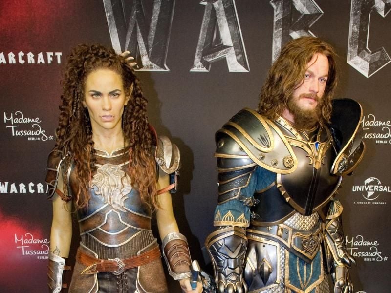 Zum Start von «Warcraft: The Beginnung» sind Garona (l) und König Lothar im Berliner Wachsfigurenkabinett Madame Tussauds gelandet. Foto: Klaus-Dietmar Gabbert