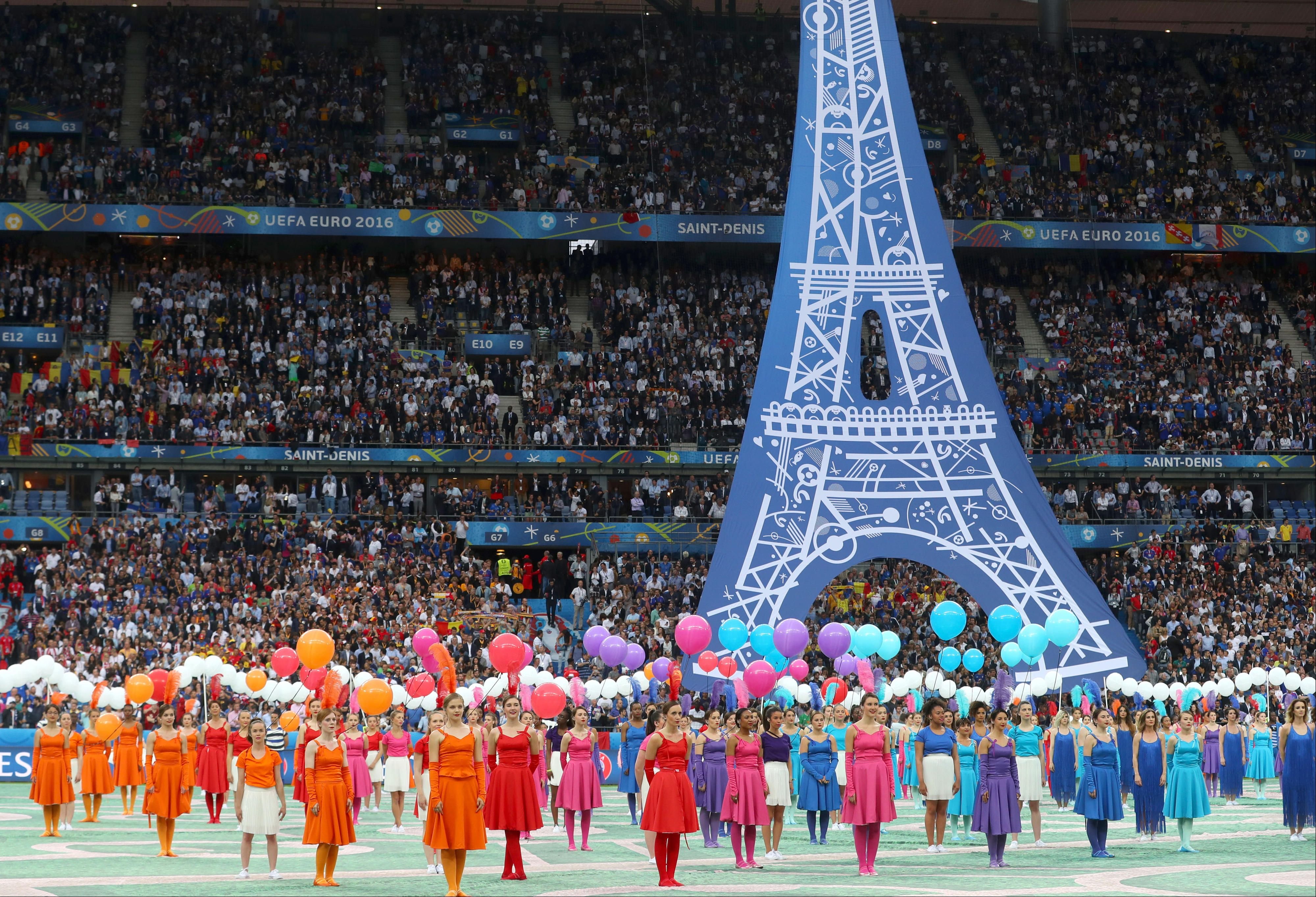 Die bunte Eröffnungszeremonie der EM 2016 fand im Pariser Stade de France statt.