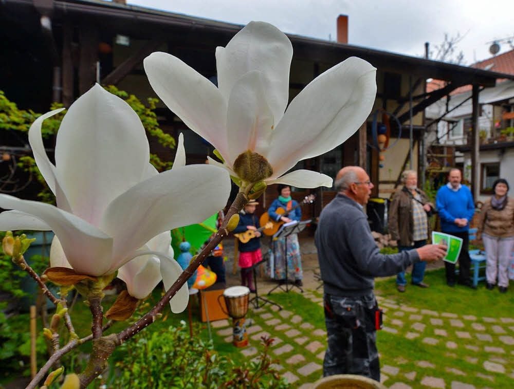Im Garten von Reinhard Kunert in Hoym fand die Eröffnung statt.