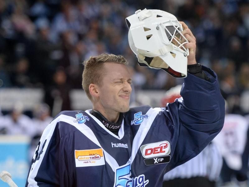 Freezers-Torhüter Cal Heeter müsste sich einen neuen Verein suchen. Foto: Daniel Bockwoldt