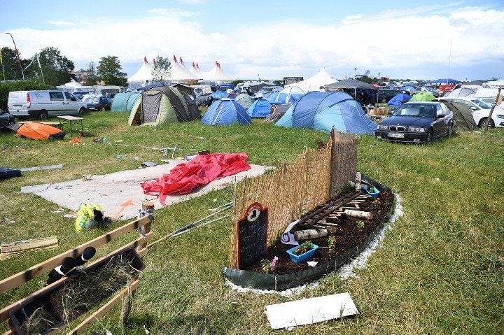 Die ersten Festival-Besuchen fahren schon nach Hause.