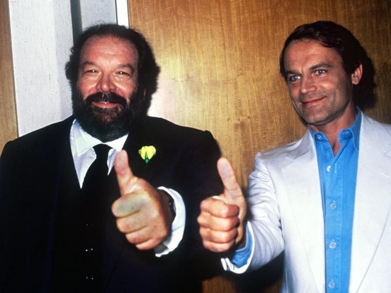 Bud Spencer (l.) und Terence Hill während der Vorstellung des Films «Vier Fäuste für Rio» in der 50. Sendung der Fernsehshow «Auf los geht's los» im Oktober 1984. Foto: Istvan Bajzat