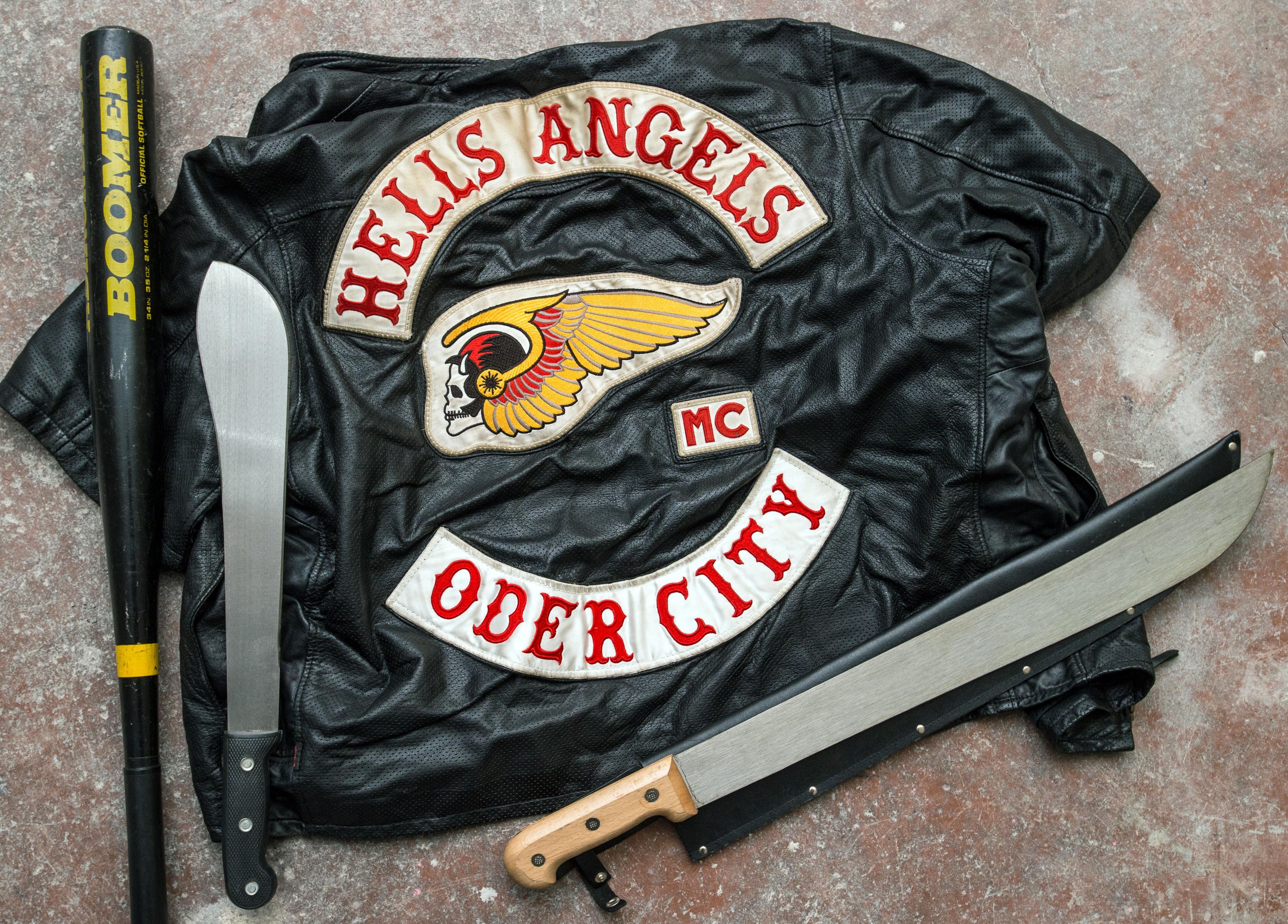Mit einer Razzia in mehreren Bundesländern ist die Polizei gegen eine verbotene Lokal-Gruppierung der Hells Angels vorgegangen.