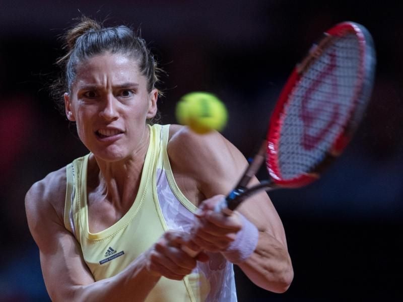 Das Foto von Andrea Petkovic auf einer Riesenleinwand wurde ausgetauscht. Foto: Daniel Maurer