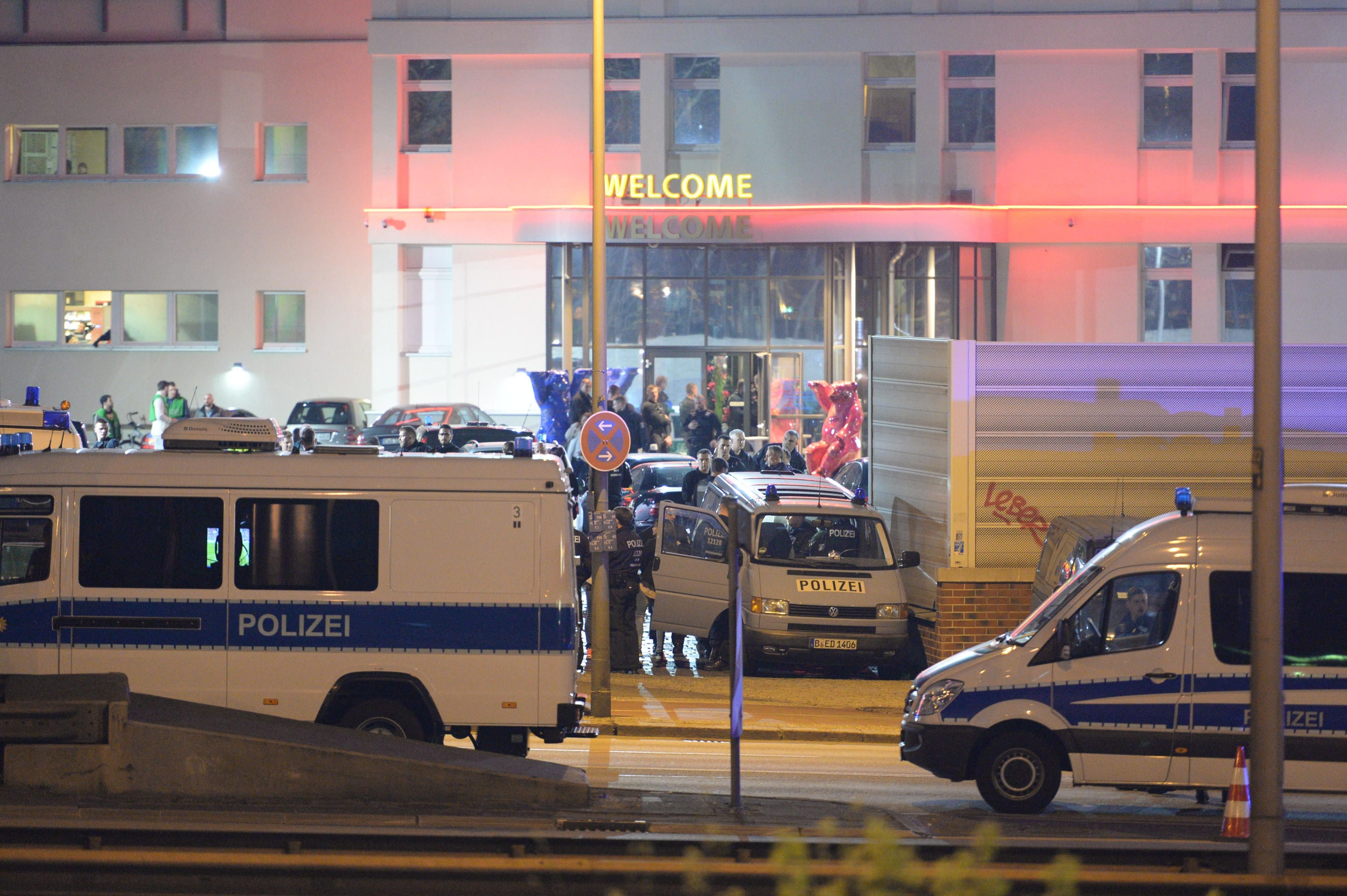 Hunderte Beamte sind bei dem Einsatz dabei.