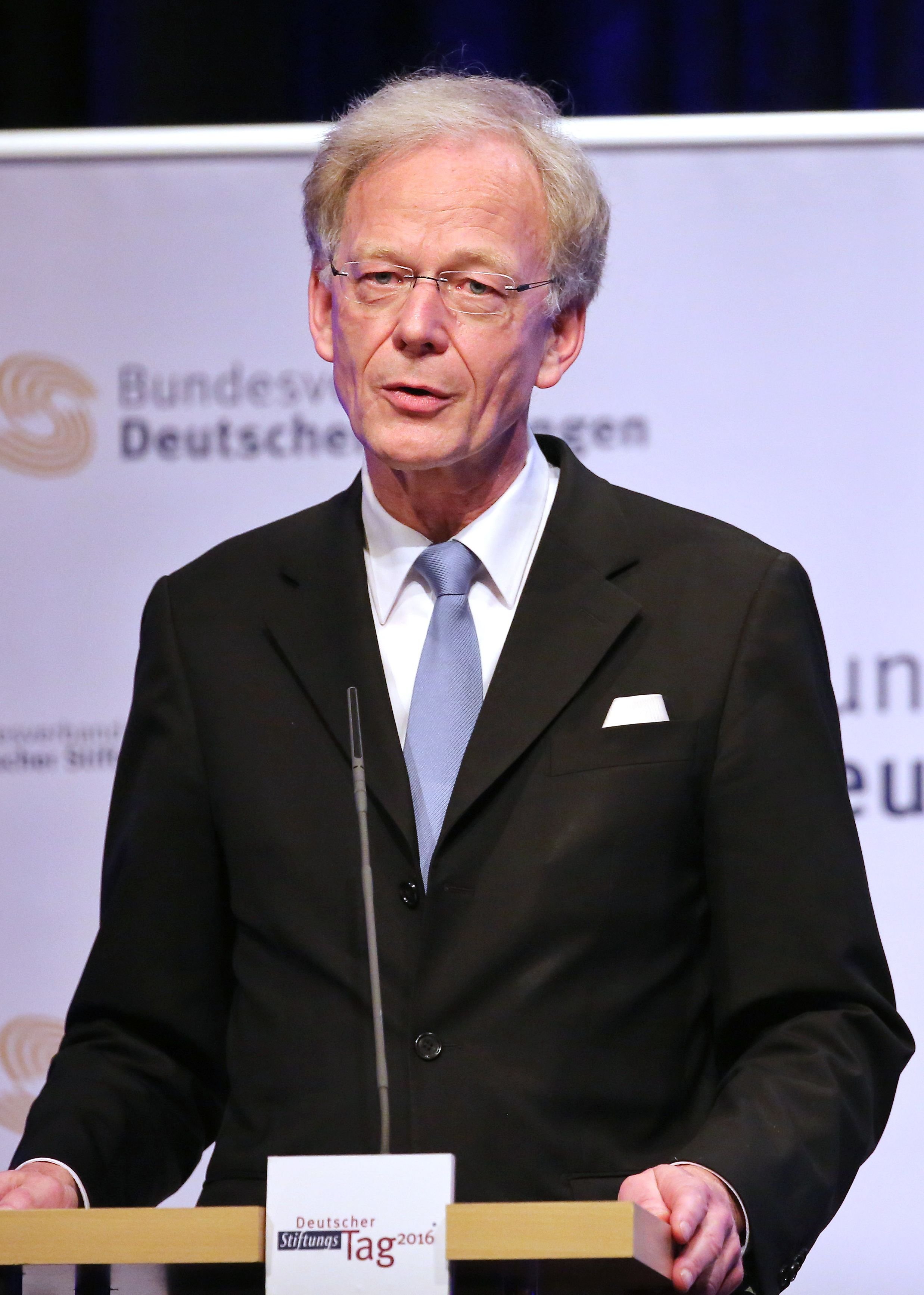 Der Vorstandsvorsitzende des Bundesverbandes Deutscher Stiftungen, Michael Göring, spricht zu Beginn des Deutschen Stiftungstages in Leipzig (Sachsen).