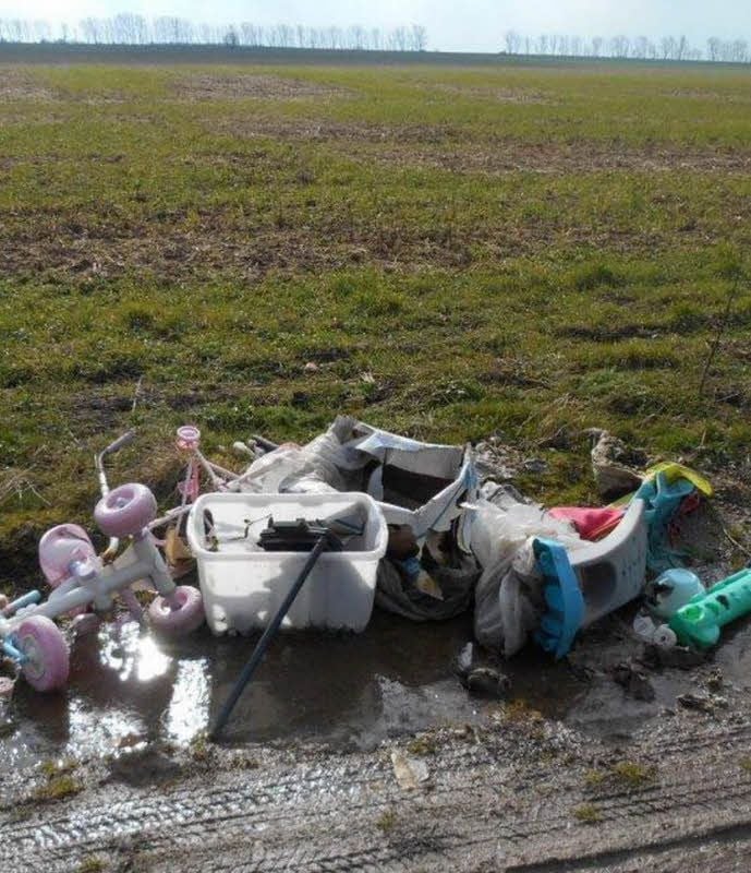 An Feldrändern und auf wenig genutzten Wegen wird oft Abfall einfach abgekippt.