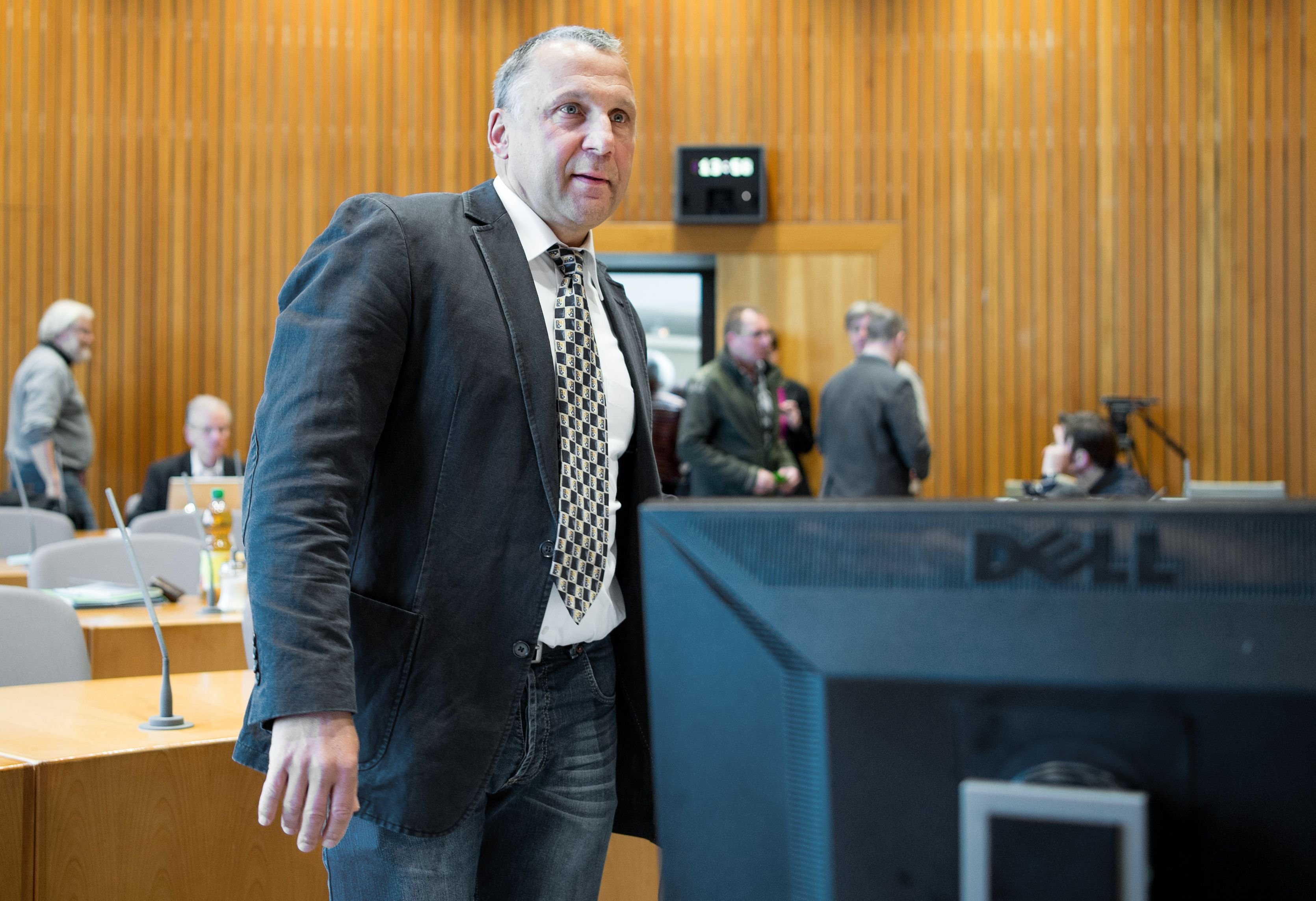 Der Einsatzleiter der Landespolizei Günter R. vor Beginn der Sitzung des Untersuchungsausschusses „Silvesternacht“.