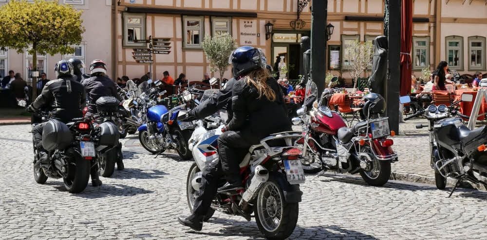 An Sonn- und Feiertagen wird die kleine Harzstadt zur Biker-Metropole.