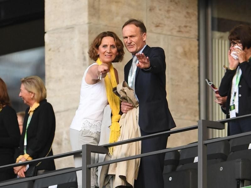 BVB-Geschäftsführer Hans-Joachim Watzke und seine Frau Annette im Berliner Olympiastadion. Foto: Andreas Gebert