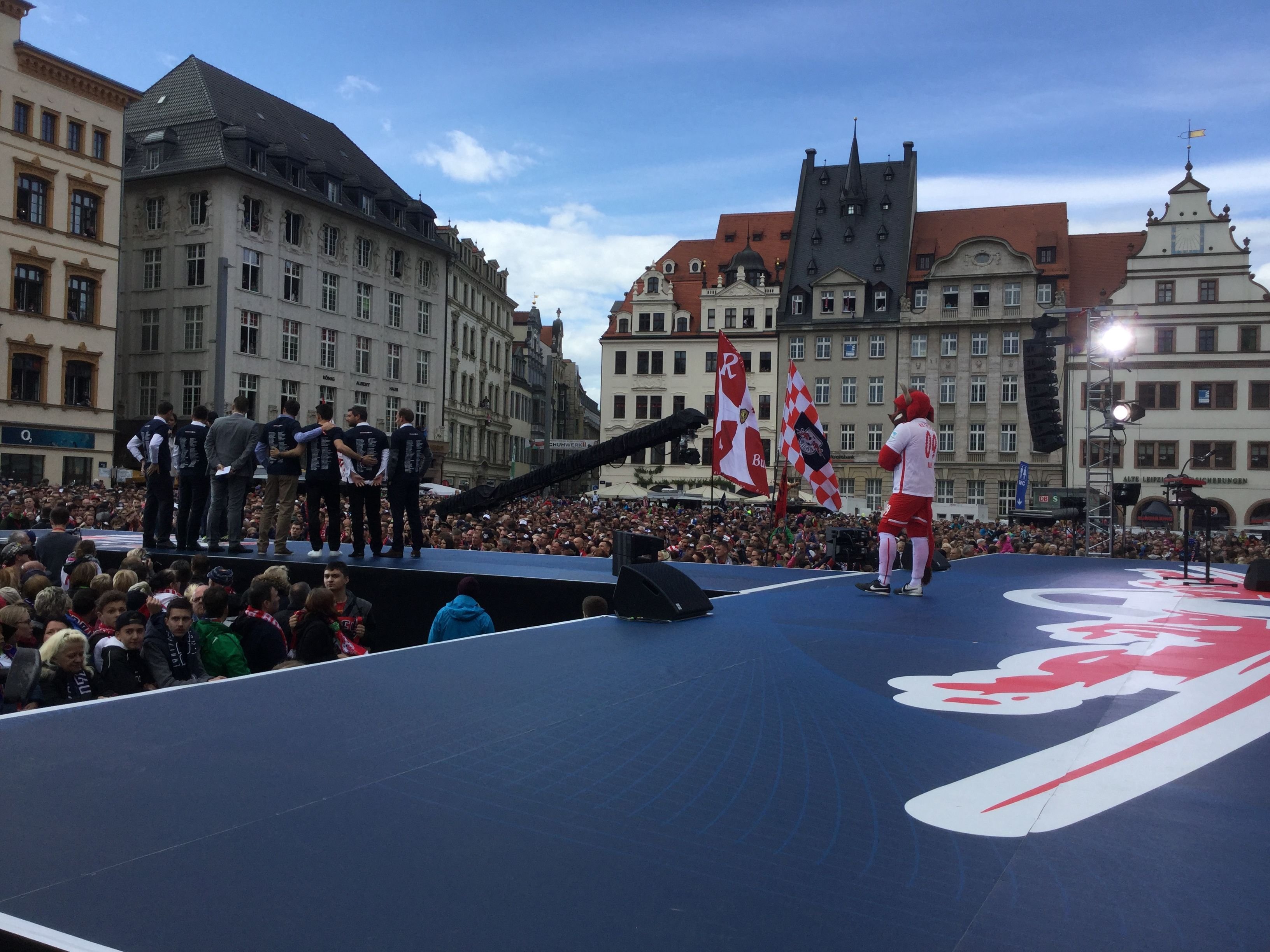 Während der RBL-Aufstiegsfeier in Leipzig.
