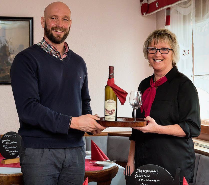 Noch führen Kerstin Thiel und ihr Sohn Marco die Gaststätte „Neumark“ gemeinsam. Perspektivisch aber wird der Junior der neue Chef.