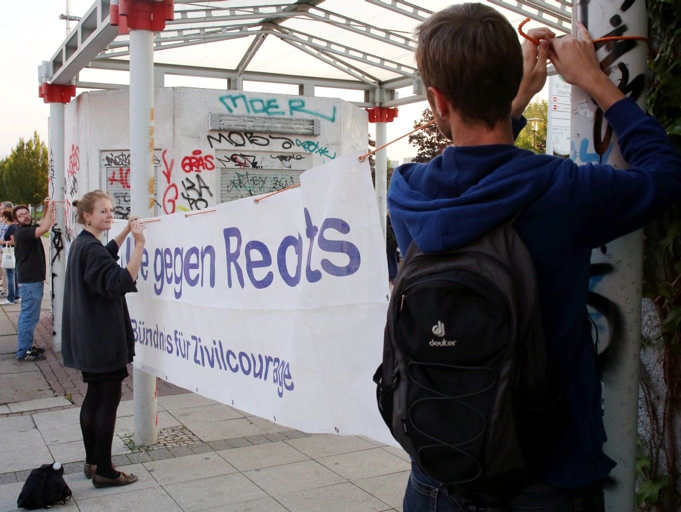 Aktion Bündnis Halle gegen Rechts (hier in der Silberhöhe in Halle)