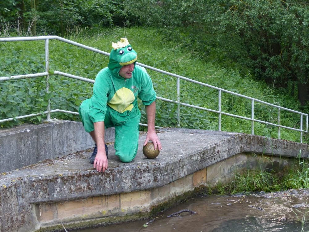 Der Froschkönig darf nicht fehlen.