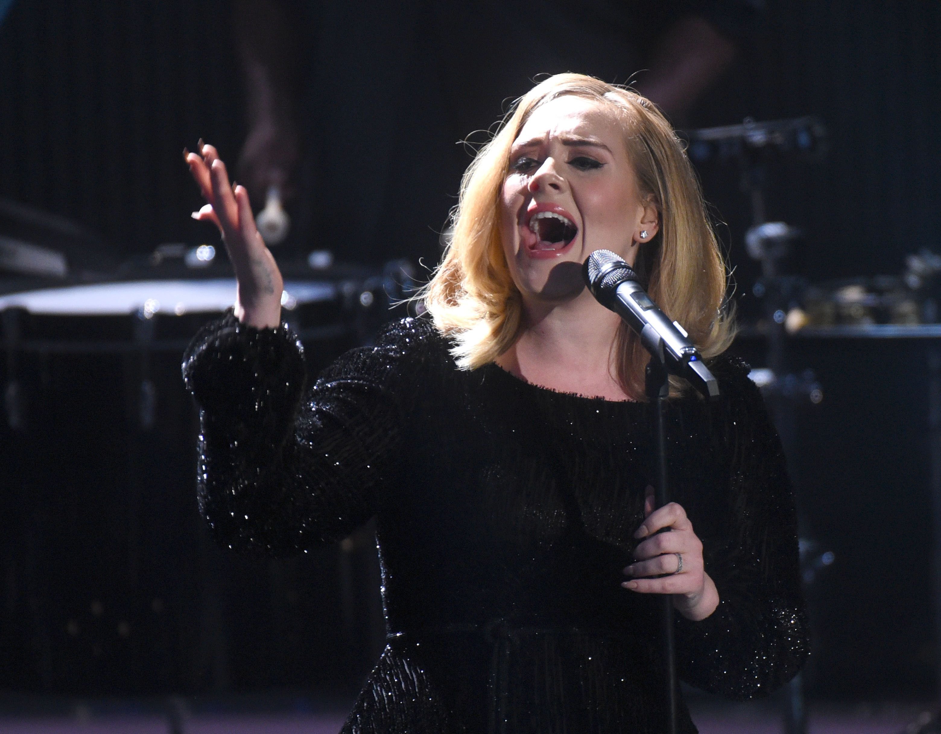 Superstar Adele kommt nach Berlin. Die Tickets werden auf Online-Plattformen für Tausende Euro angeboten.